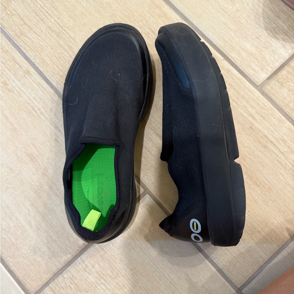 OOFOS Black shoes